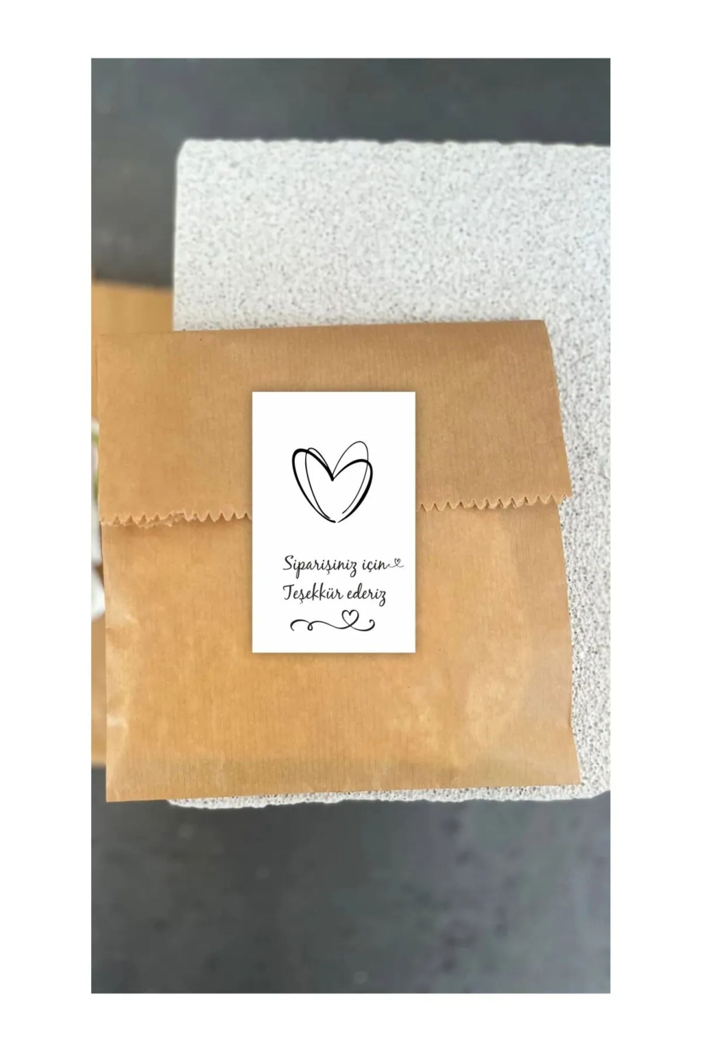 Kalp Figürlü Teşekkür Ederiz Yazılı Sticker 5x8cm 100 Adet